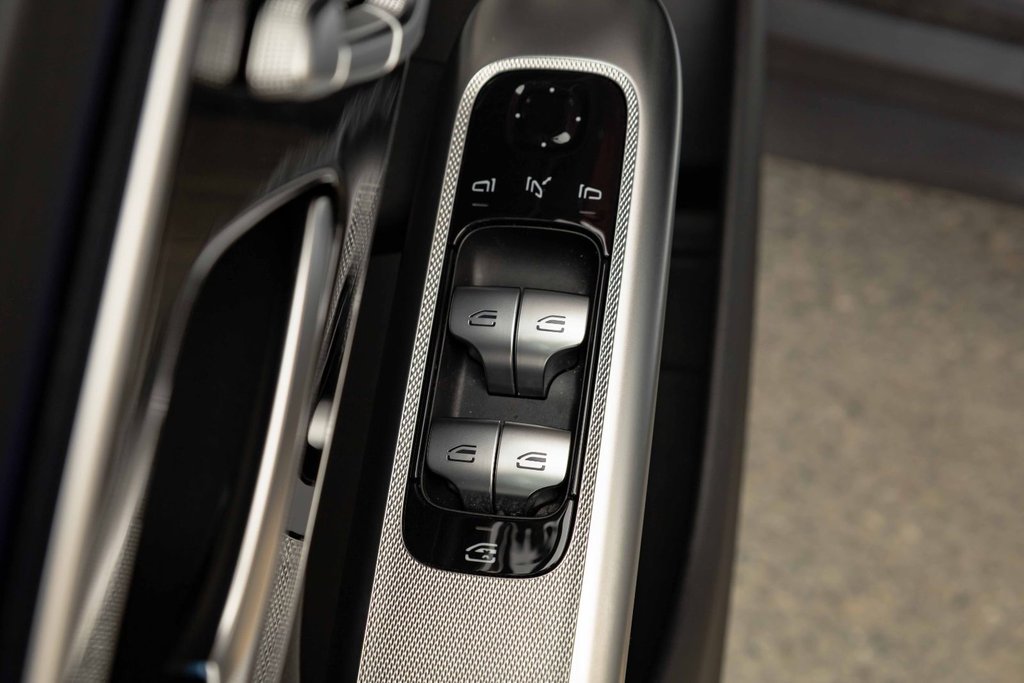 2026 Mercedes-Benz GLC300 4MATIC SUV in Kamloops, British Columbia - 12 - w1024h768px