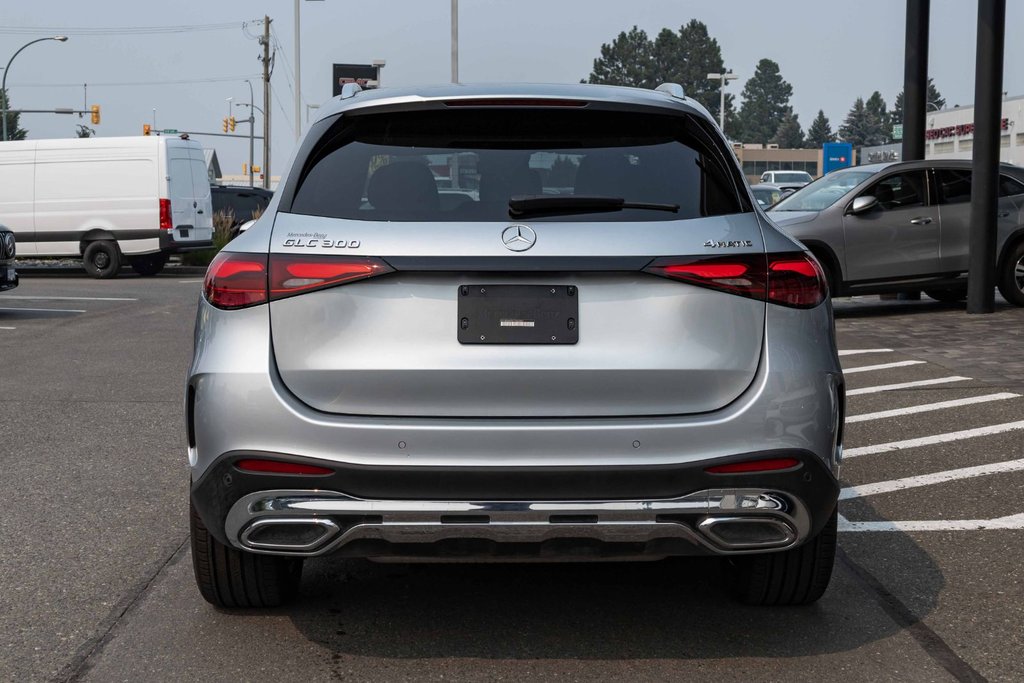 2026 Mercedes-Benz GLC300 4MATIC SUV in Kamloops, British Columbia - 4 - w1024h768px