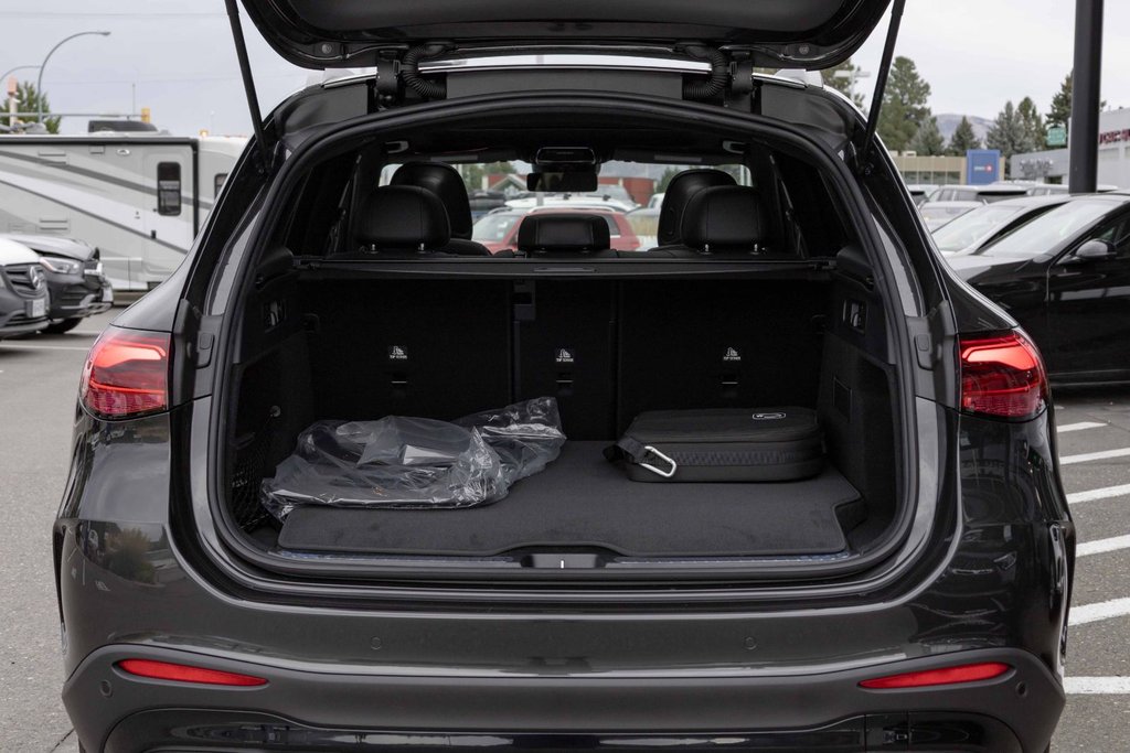 2026 Mercedes-Benz GLC350e 4MATIC SUV in Kamloops, British Columbia - 5 - w1024h768px
