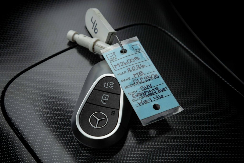 2026 Mercedes-Benz GLC350e 4MATIC SUV in Kamloops, British Columbia - 19 - w1024h768px