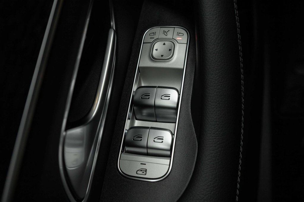 2026 Mercedes-Benz GLE 450 4MATIC SUV in Kamloops, British Columbia - 12 - w1024h768px