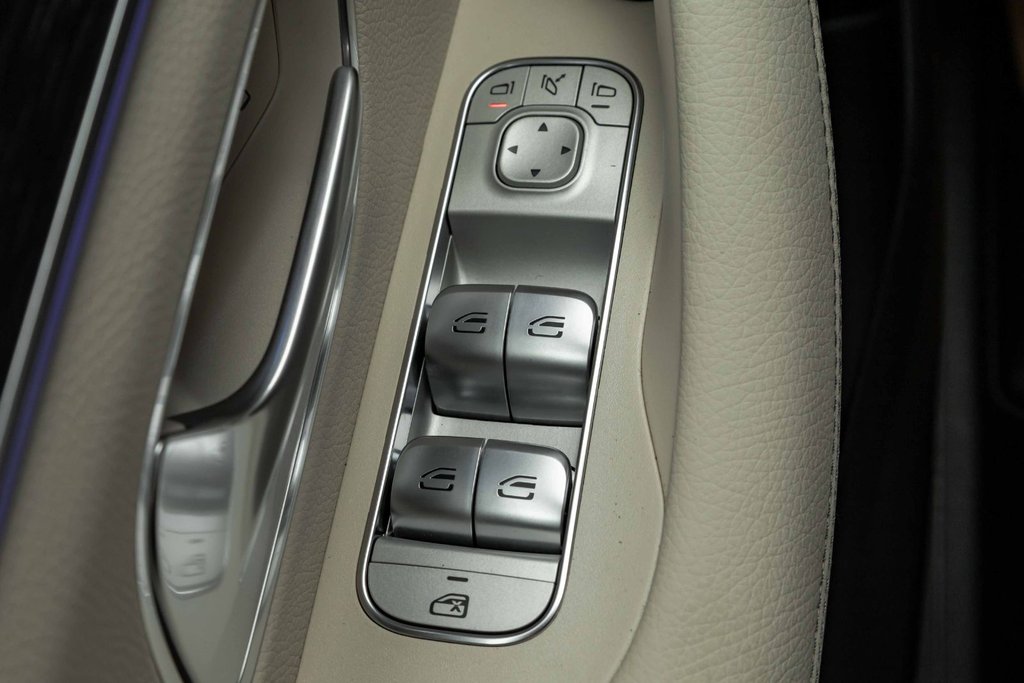 2026 Mercedes-Benz GLE 350 4MATIC SUV in Kamloops, British Columbia - 12 - w1024h768px