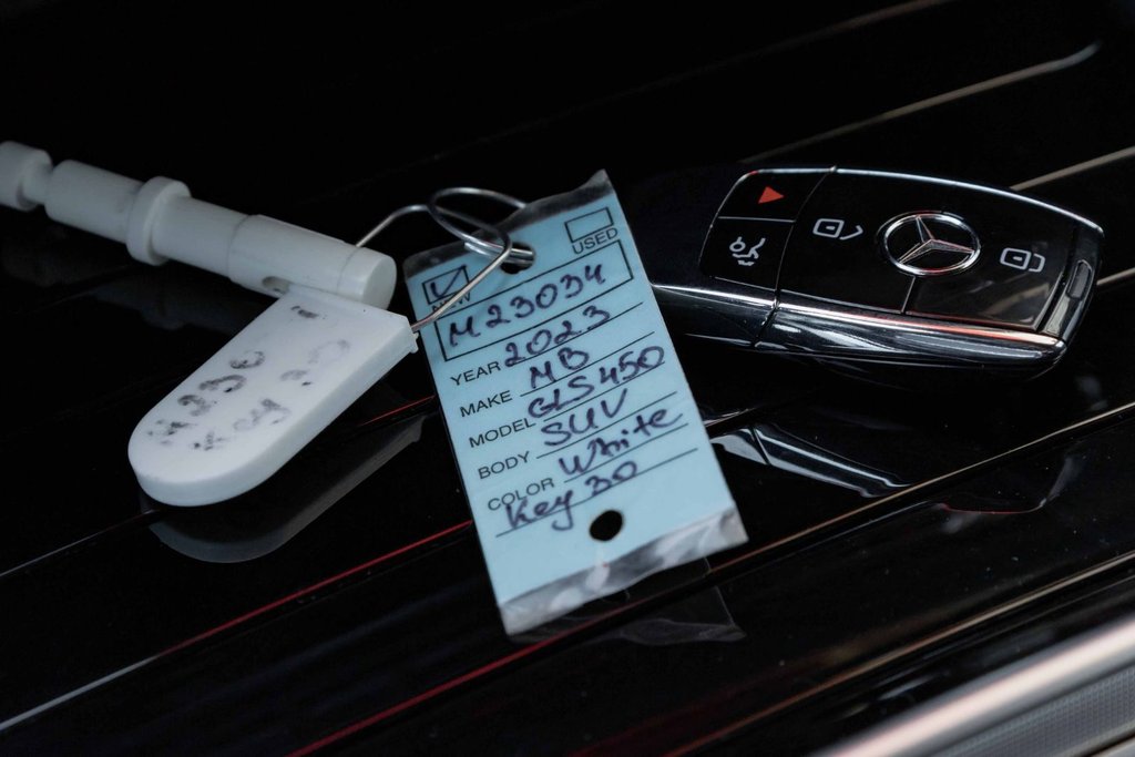 2023 Mercedes-Benz GLS450 4MATIC SUV in Kamloops, British Columbia - 25 - w1024h768px