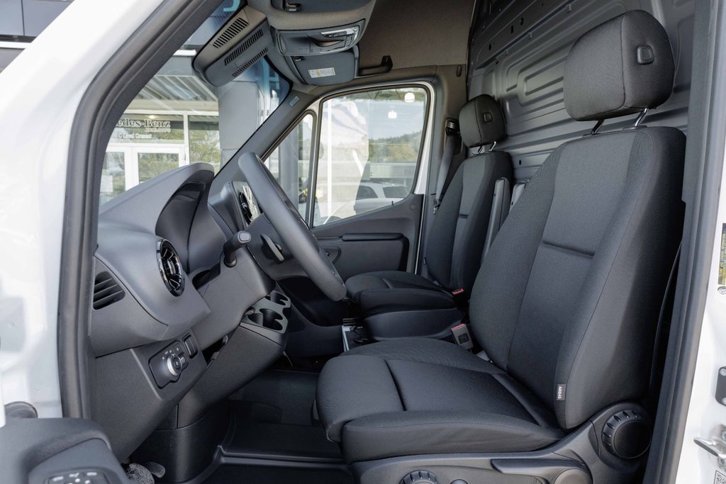 2023 Mercedes-Benz Sprinter 2500 Cargo 170 High Roof (High) in Kamloops, British Columbia - 10 - w1024h768px