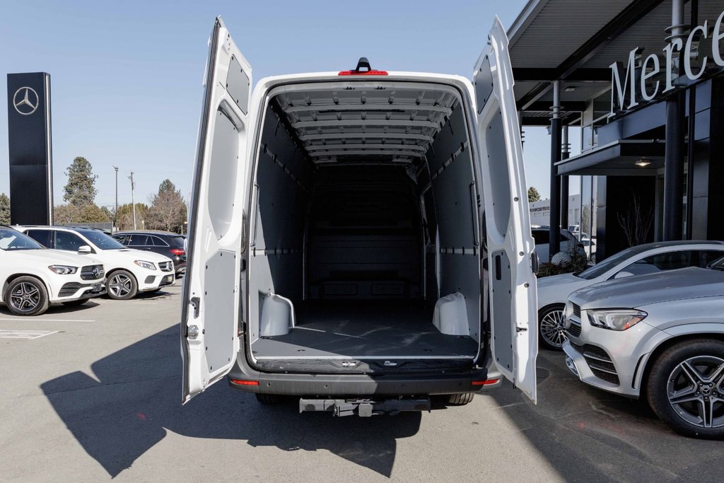 2023 Mercedes-Benz Sprinter 2500 Cargo 170 High Roof (High) in Kamloops, British Columbia - 6 - w1024h768px