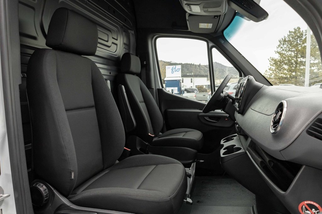 2026 Mercedes-Benz Sprinter 2500 144 Wheelbase High Roof RWD in Kamloops, British Columbia - 16 - w1024h768px