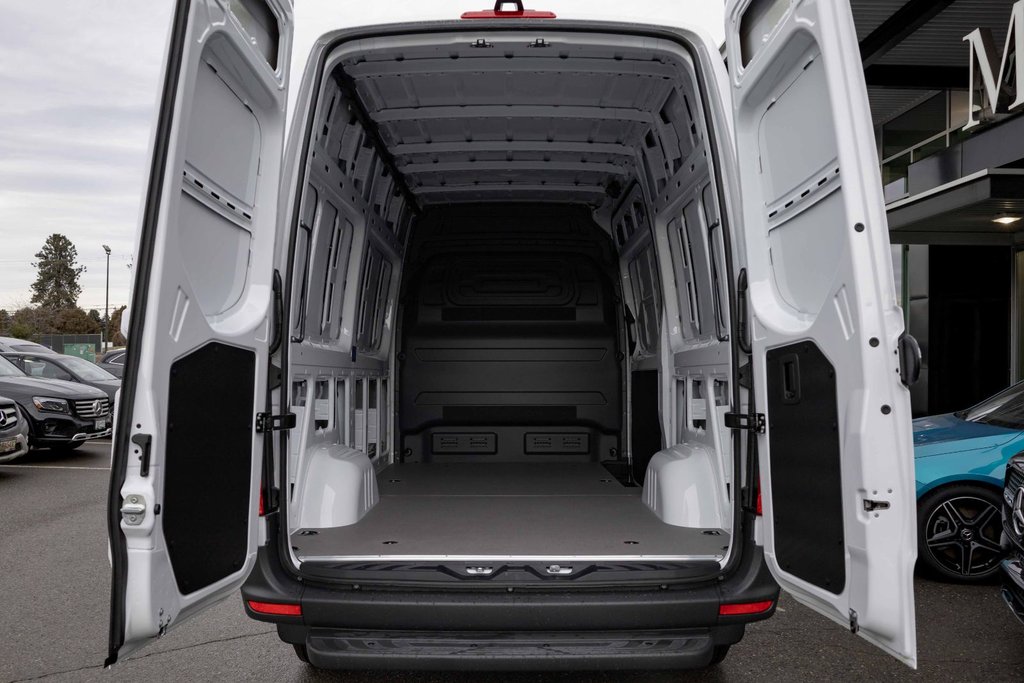 2026 Mercedes-Benz Sprinter 2500 144 Wheelbase High Roof RWD in Kamloops, British Columbia - 6 - w1024h768px