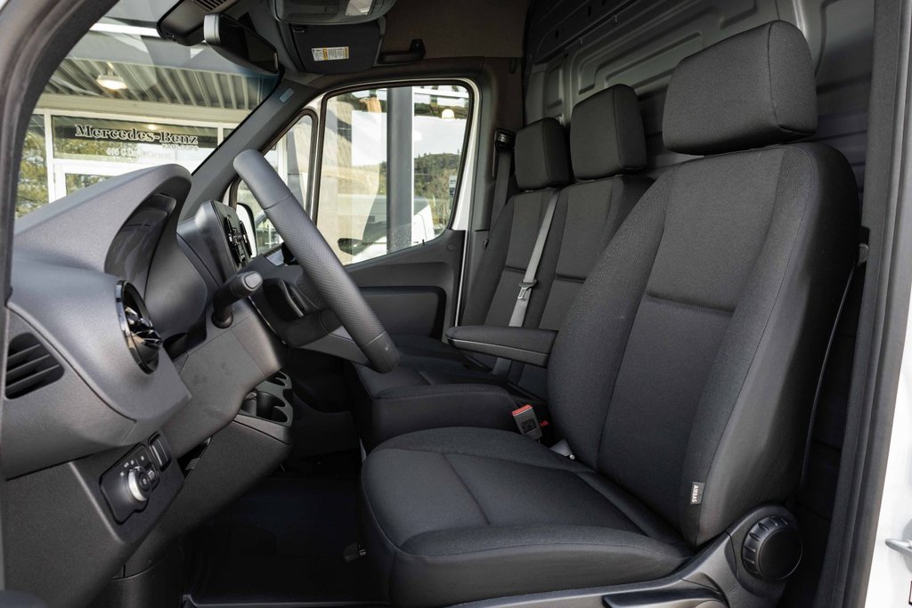2026 Mercedes-Benz Sprinter 2500 144 Wheelbase High Roof RWD in Kamloops, British Columbia - 10 - w1024h768px