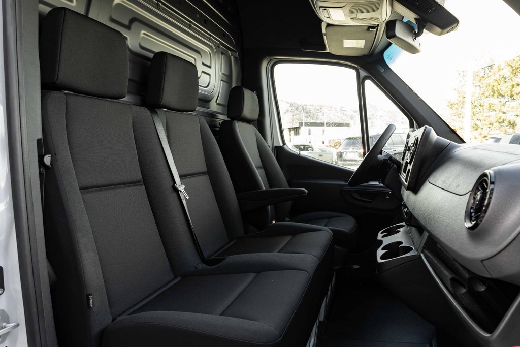 2026 Mercedes-Benz Sprinter 2500 144 Wheelbase High Roof RWD in Kamloops, British Columbia - 16 - w1024h768px