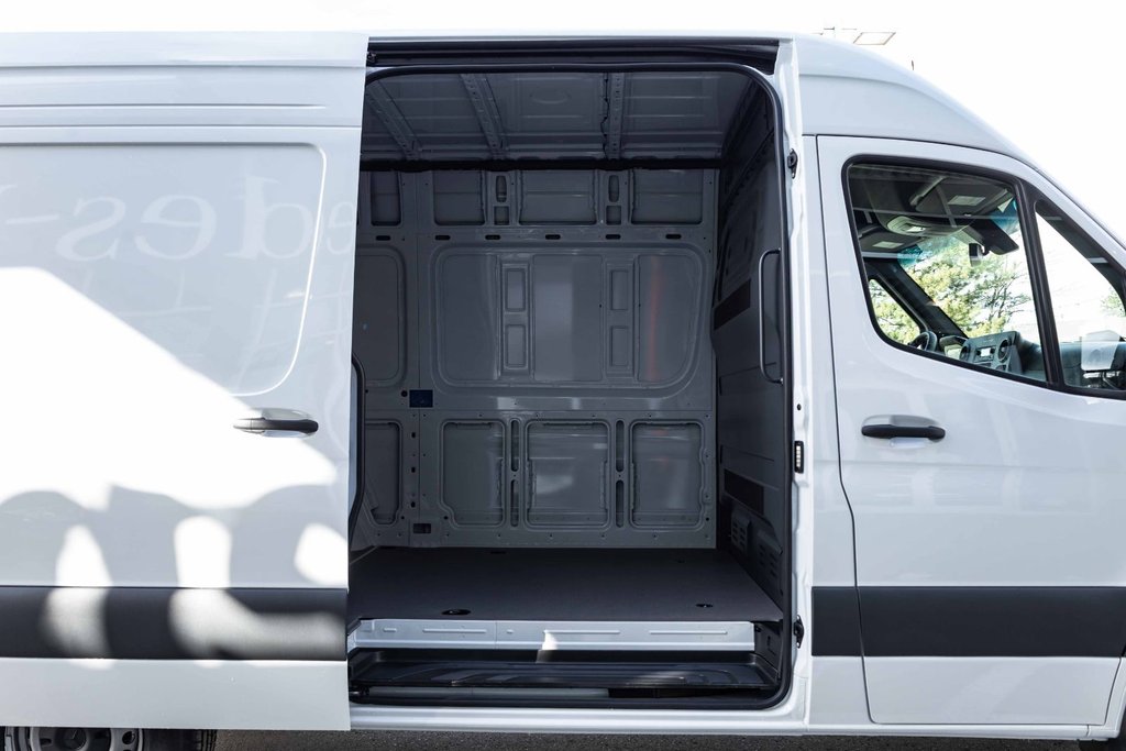 2026 Mercedes-Benz Sprinter 2500 144 Wheelbase High Roof RWD in Kamloops, British Columbia - 4 - w1024h768px