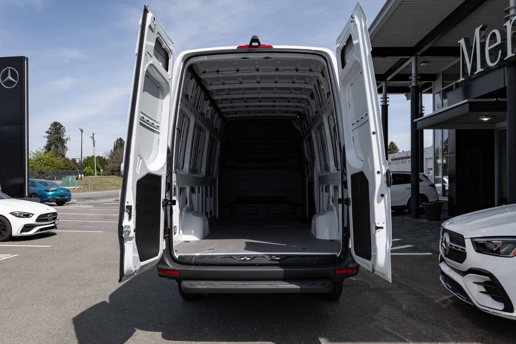 2026 Mercedes-Benz Sprinter 2500 170 Wheelbase High Roof AWD in Kamloops, British Columbia - 6 - w1024h768px