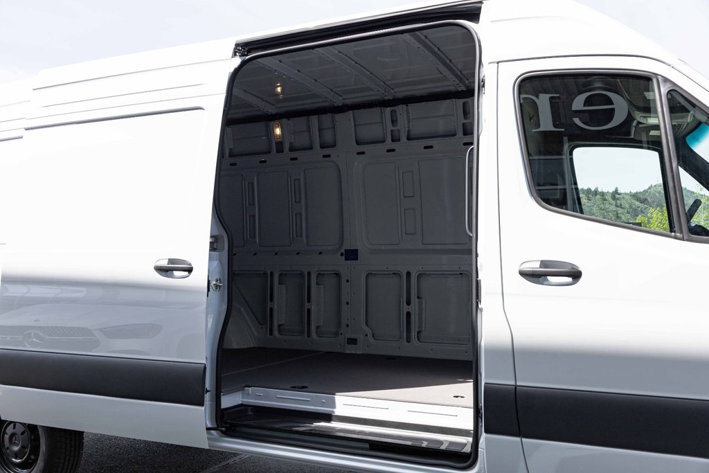 2026 Mercedes-Benz Sprinter 2500 170 Wheelbase High Roof AWD in Kamloops, British Columbia - 4 - w1024h768px