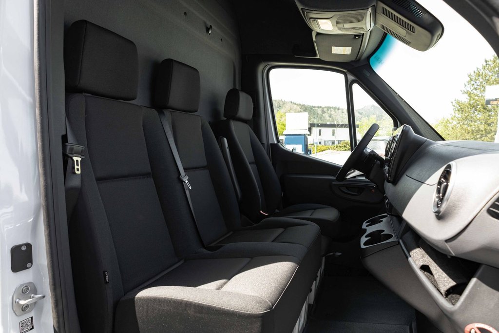 2026 Mercedes-Benz Sprinter 2500 170 Wheelbase High Roof AWD in Kamloops, British Columbia - 16 - w1024h768px