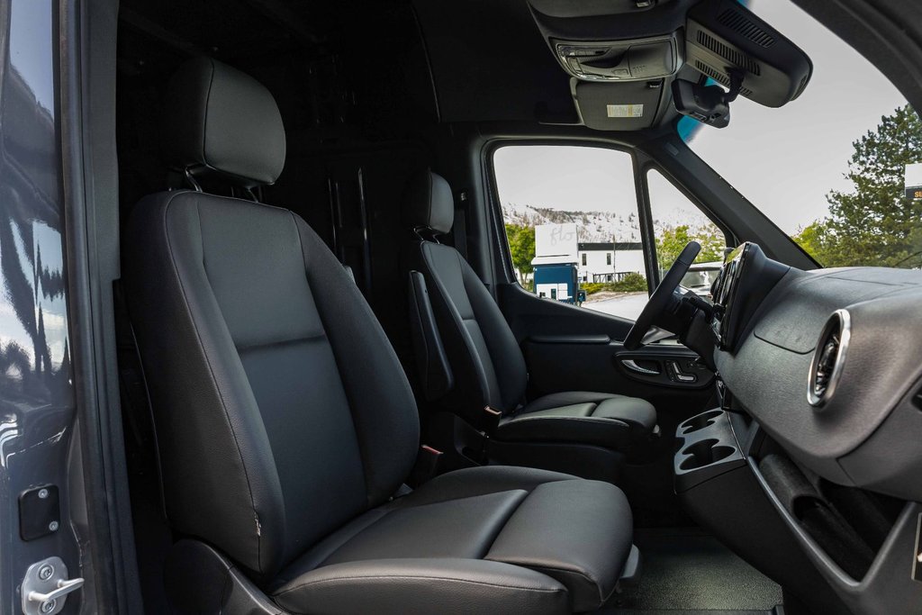 2026 Mercedes-Benz Sprinter 2500 144 Wheelbase High Roof AWD in Kamloops, British Columbia - 17 - w1024h768px