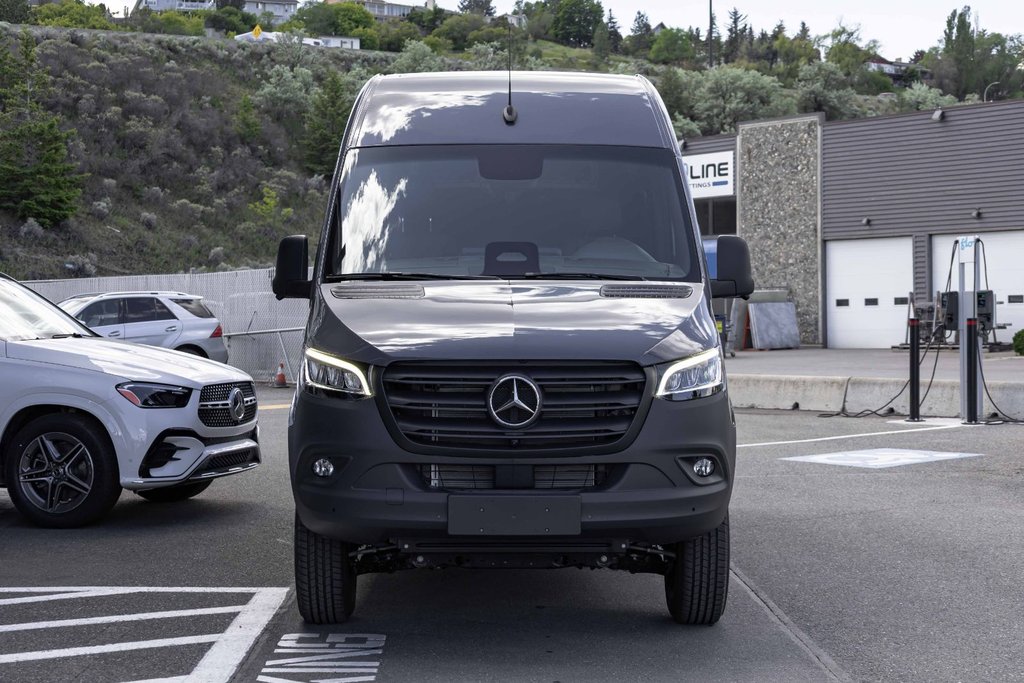 2026 Mercedes-Benz Sprinter 2500 144 Wheelbase High Roof AWD in Kamloops, British Columbia - 2 - w1024h768px