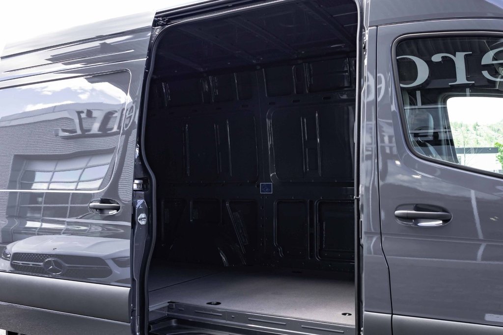 2026 Mercedes-Benz Sprinter 2500 144 Wheelbase High Roof AWD in Kamloops, British Columbia - 4 - w1024h768px