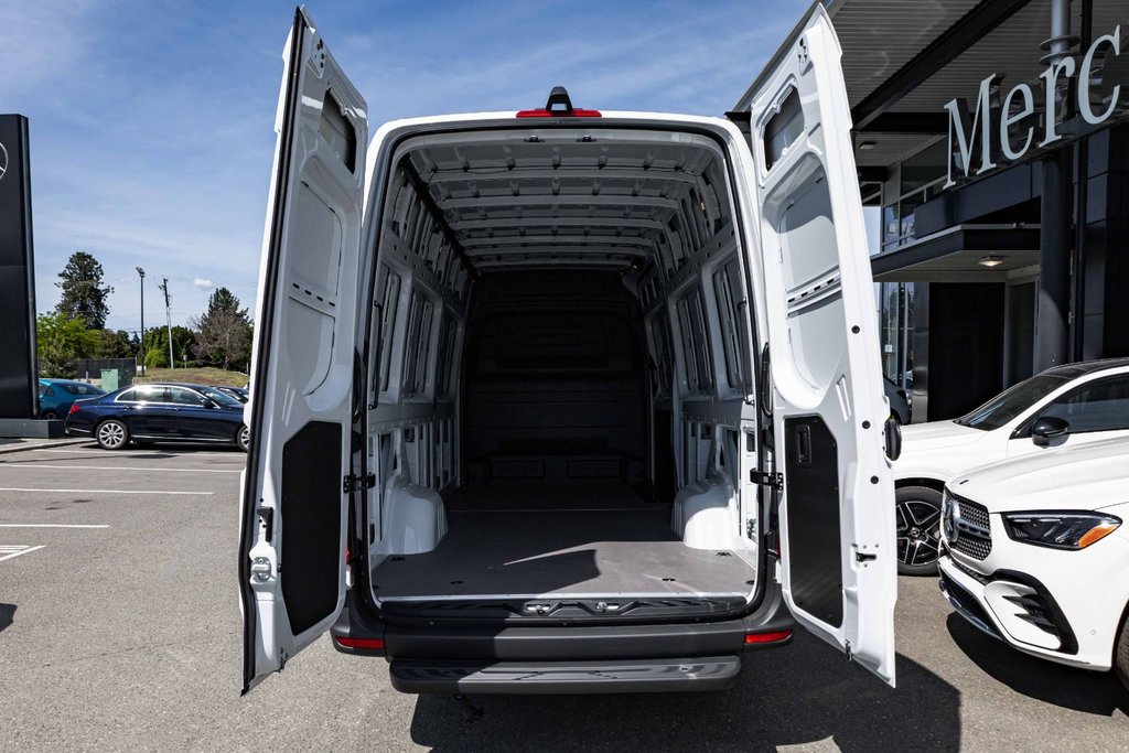 2026 Mercedes-Benz Sprinter 2500 170 Wheelbase High Roof RWD in Kamloops, British Columbia - 5 - w1024h768px