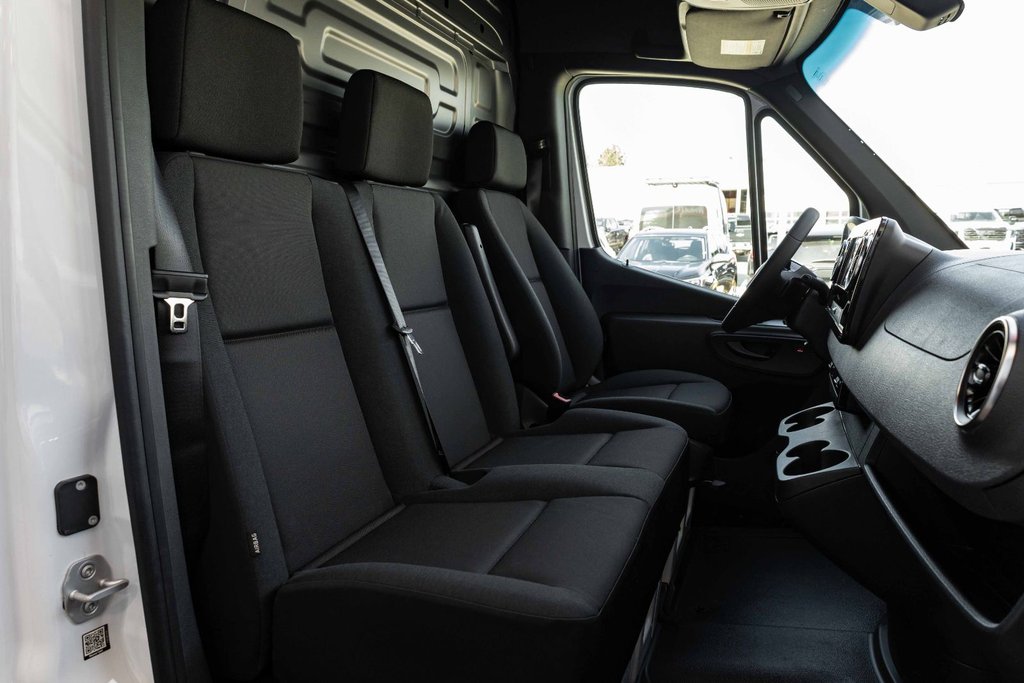 2026 Mercedes-Benz Sprinter 2500 170 Wheelbase High Roof RWD in Kamloops, British Columbia - 14 - w1024h768px