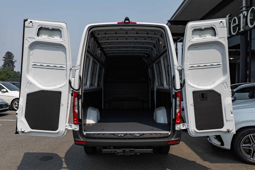 2026 Mercedes-Benz Sprinter 2500 170 Wheelbase High Roof AWD in Kamloops, British Columbia - 5 - w1024h768px