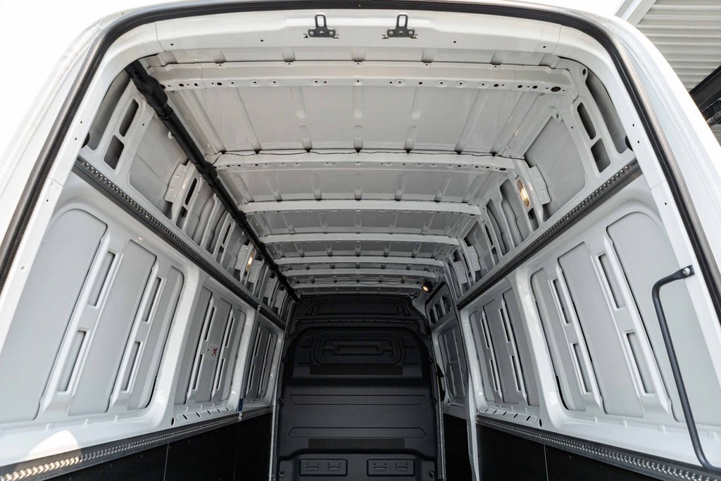 2026 Mercedes-Benz Sprinter 2500 170 Wheelbase High Roof AWD in Kamloops, British Columbia - 7 - w1024h768px