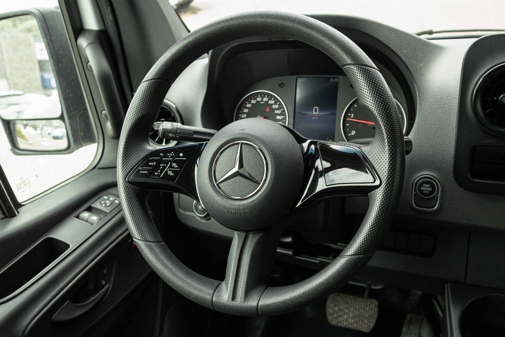 2025 Mercedes-Benz Sprinter Cargo Van 2500 High Roof I4 Diesel 170 in Kamloops, British Columbia - 11 - w1024h768px