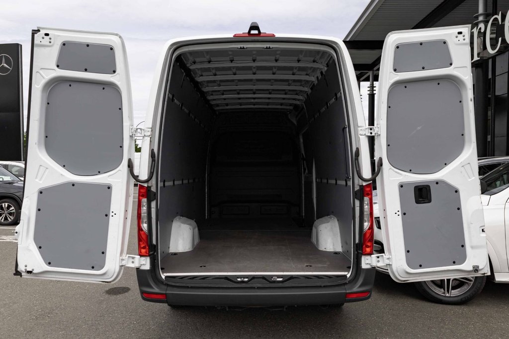 2025 Mercedes-Benz Sprinter Cargo Van 2500 High Roof I4 Diesel 170 in Kamloops, British Columbia - 5 - w1024h768px