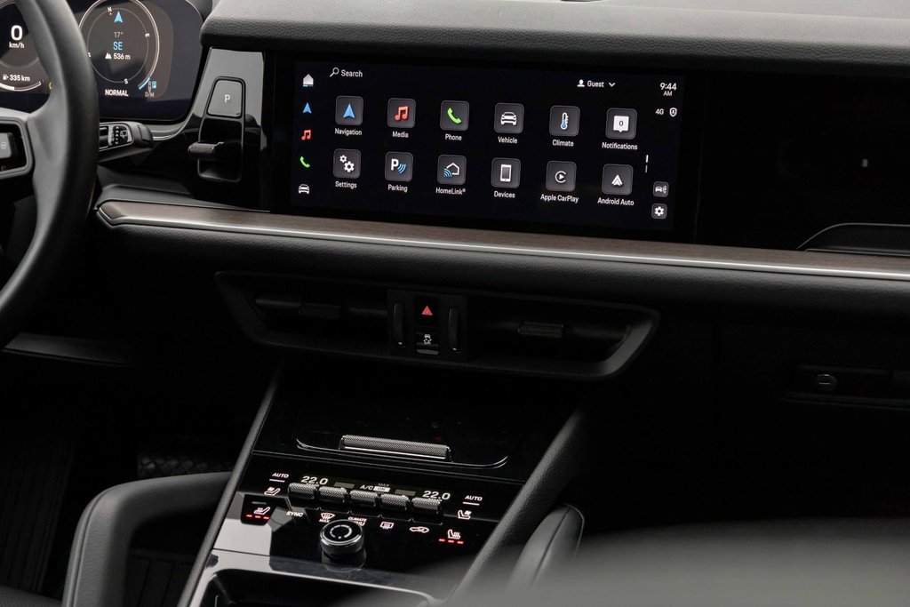 2024 Porsche Cayenne AWD in Kamloops, British Columbia - 17 - w1024h768px