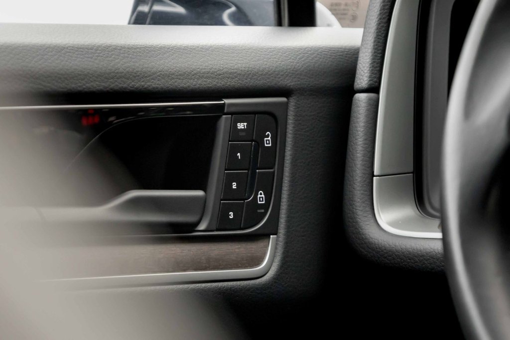 2024 Porsche Cayenne AWD in Kamloops, British Columbia - 11 - w1024h768px