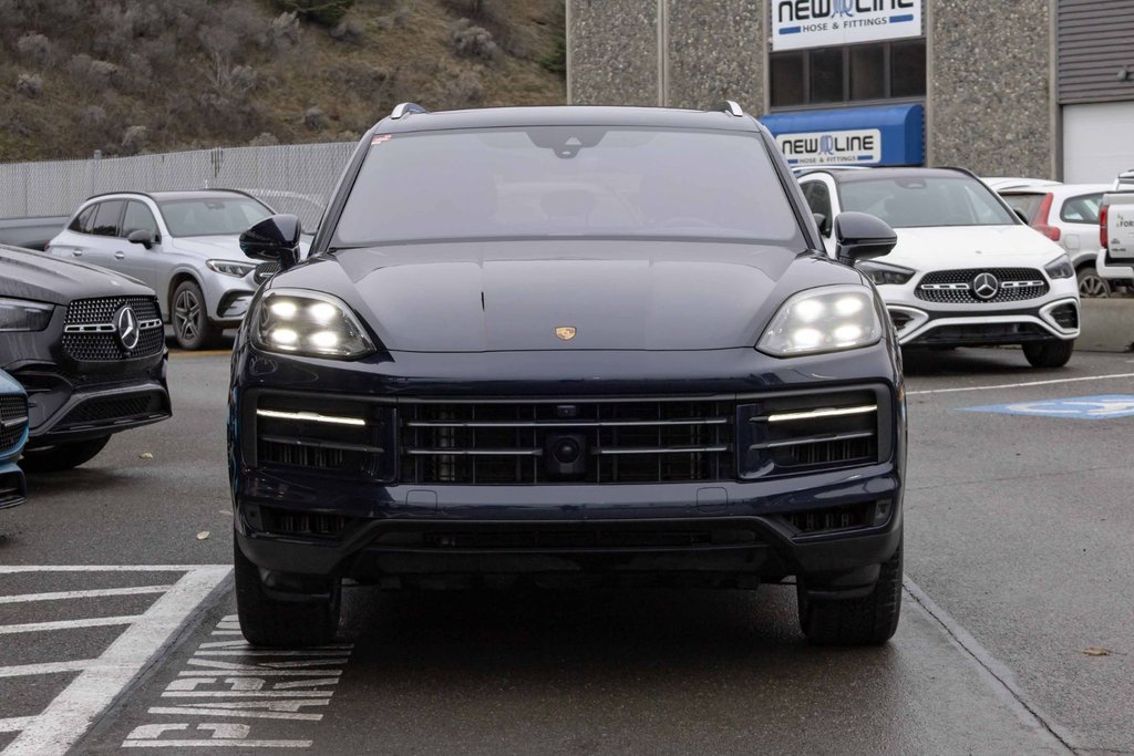 2024 Porsche Cayenne AWD in Kamloops, British Columbia - 2 - w1024h768px