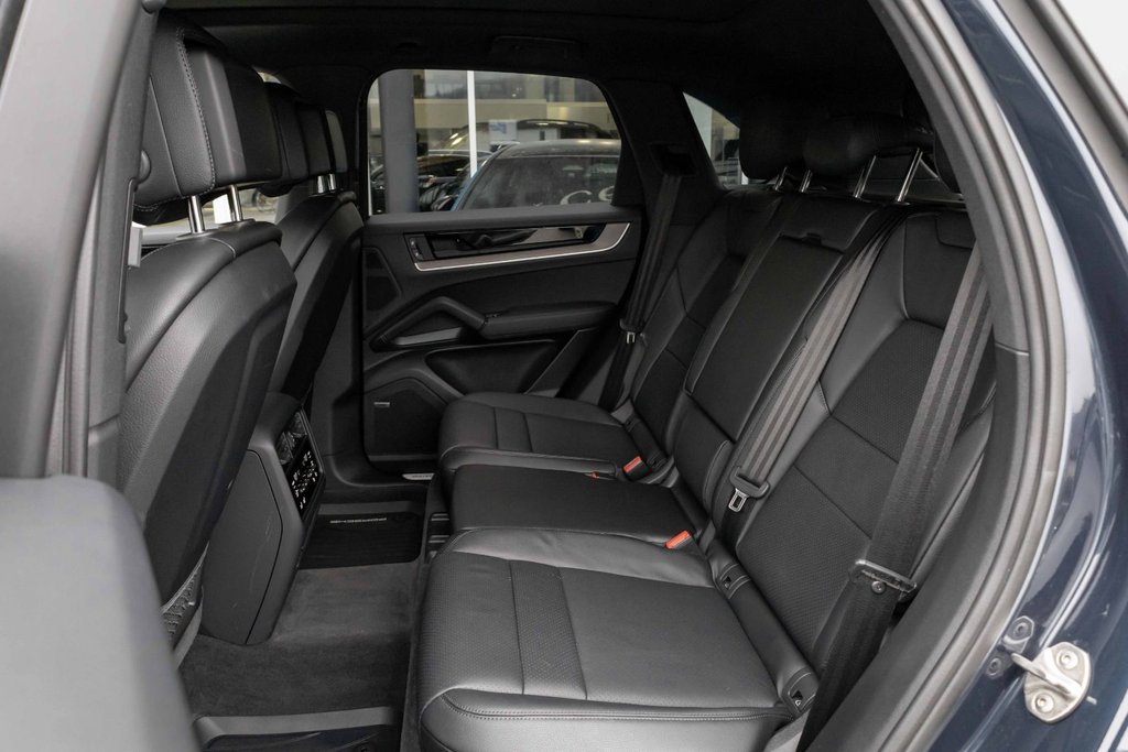 2024 Porsche Cayenne AWD in Kamloops, British Columbia - 21 - w1024h768px