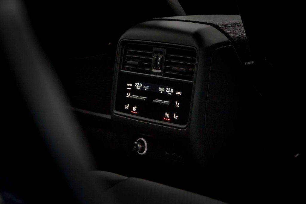 2024 Porsche Cayenne AWD in Kamloops, British Columbia - 22 - w1024h768px