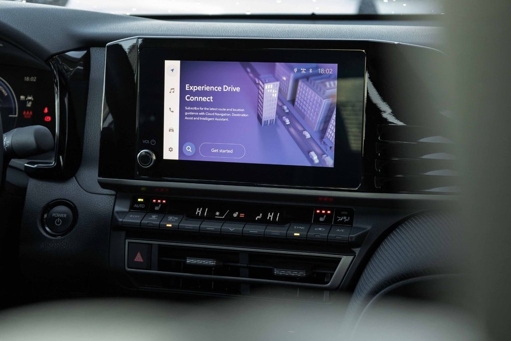 2025 Toyota Camry Hybrid SE FWD in Kamloops, British Columbia - 13 - w1024h768px