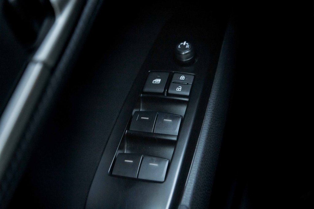 2025 Toyota Camry Hybrid SE FWD in Kamloops, British Columbia - 10 - w1024h768px