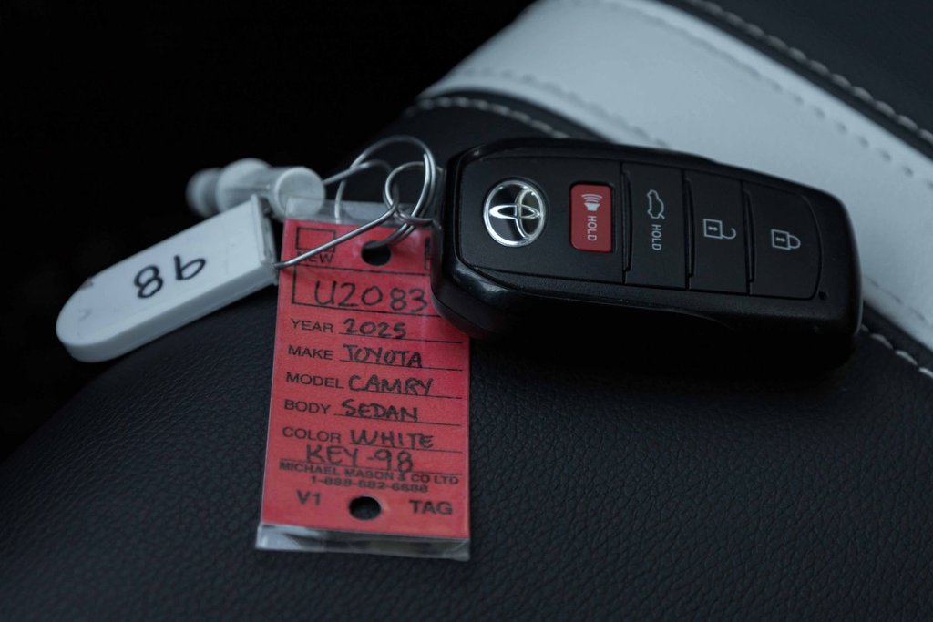 2025 Toyota Camry Hybrid SE FWD in Kamloops, British Columbia - 18 - w1024h768px