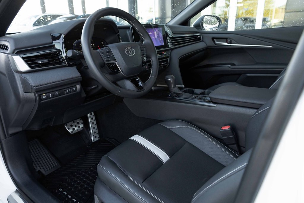 2025 Toyota Camry Hybrid SE FWD in Kamloops, British Columbia - 8 - w1024h768px