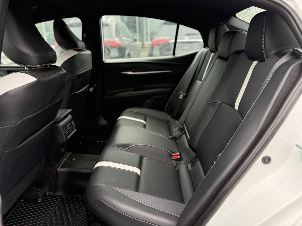 2025 Toyota Camry Hybrid SE FWD in Kamloops, British Columbia - 5 - w1024h768px