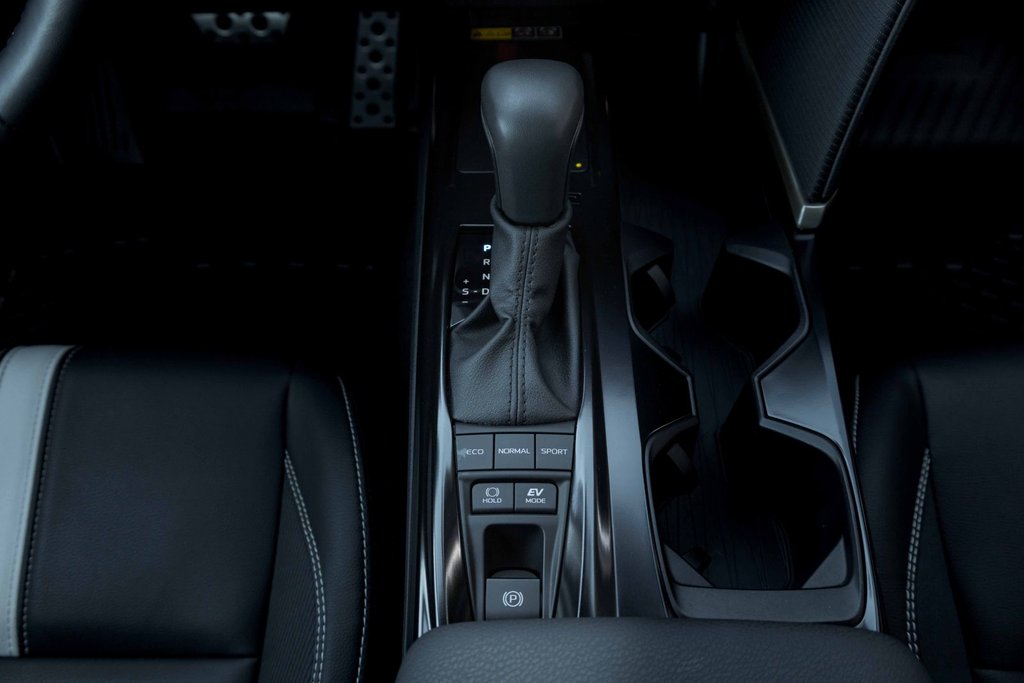 2025 Toyota Camry Hybrid SE FWD in Kamloops, British Columbia - 15 - w1024h768px