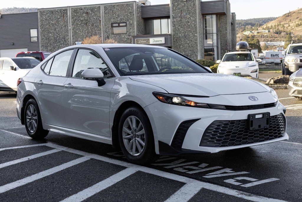 2025 Toyota Camry Hybrid SE FWD in Kamloops, British Columbia - 3 - w1024h768px