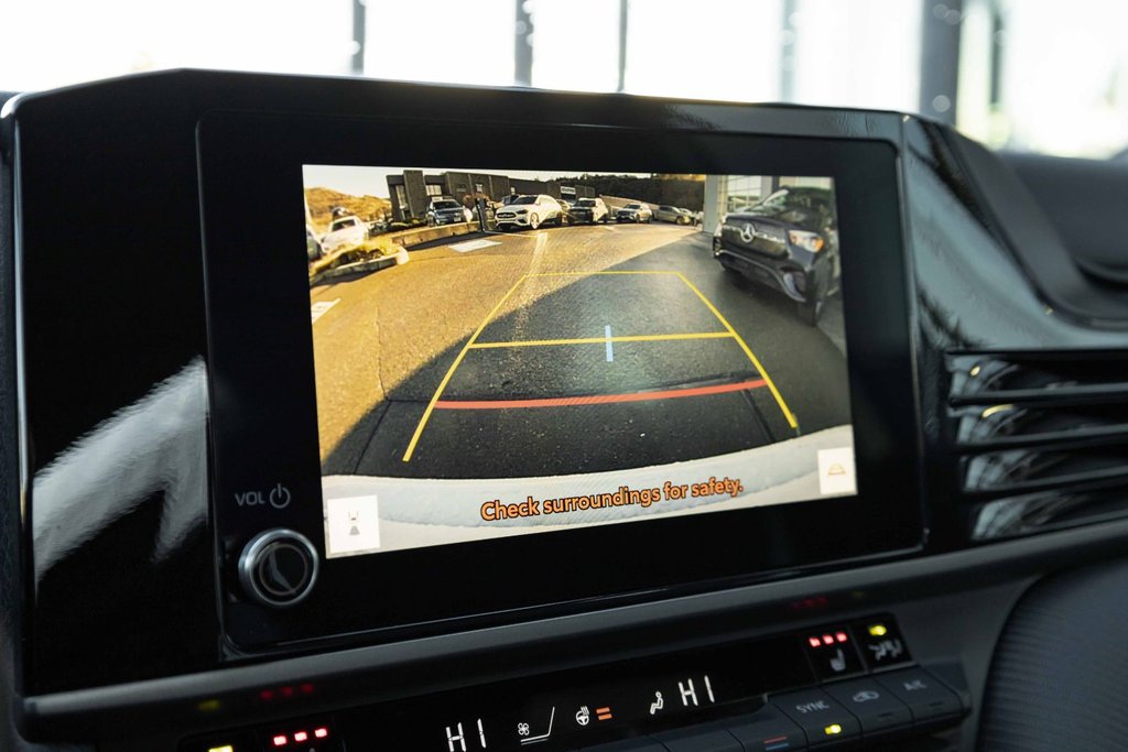 2025 Toyota Camry Hybrid SE FWD in Kamloops, British Columbia - 14 - w1024h768px