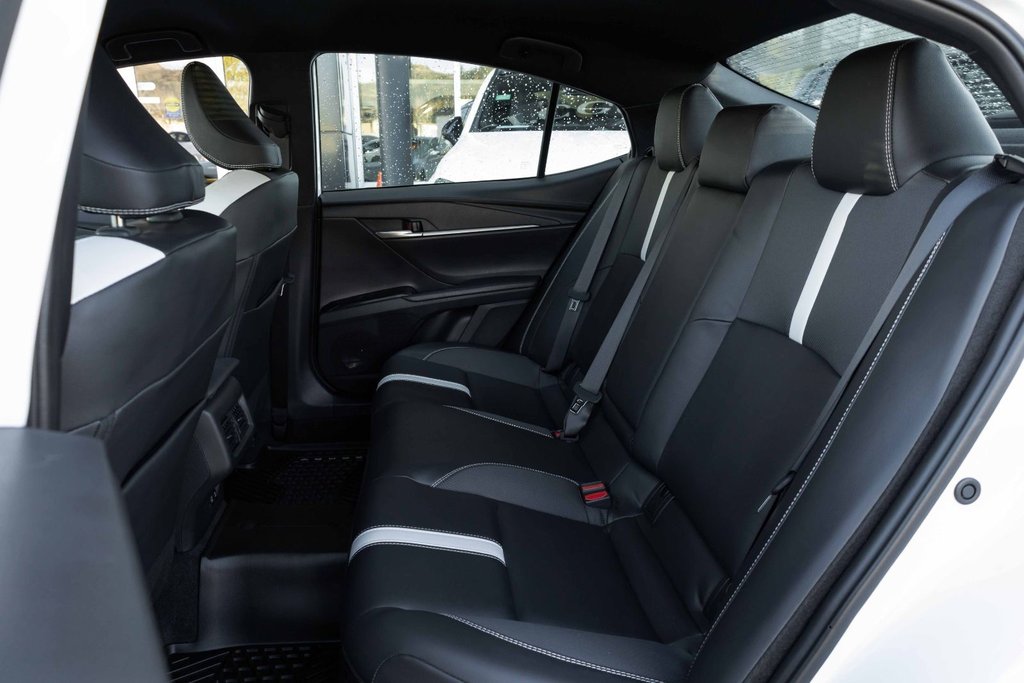 2025 Toyota Camry Hybrid SE FWD in Kamloops, British Columbia - 17 - w1024h768px