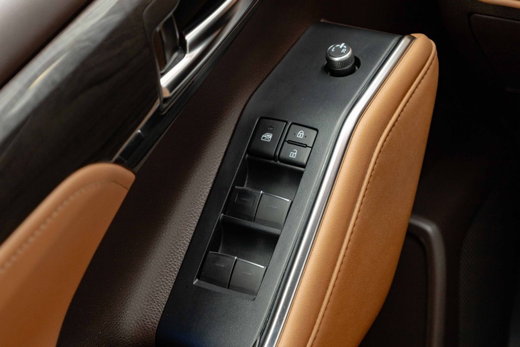 2021 Toyota Highlander hybrid Limited AWD in Kamloops, British Columbia - 12 - w1024h768px