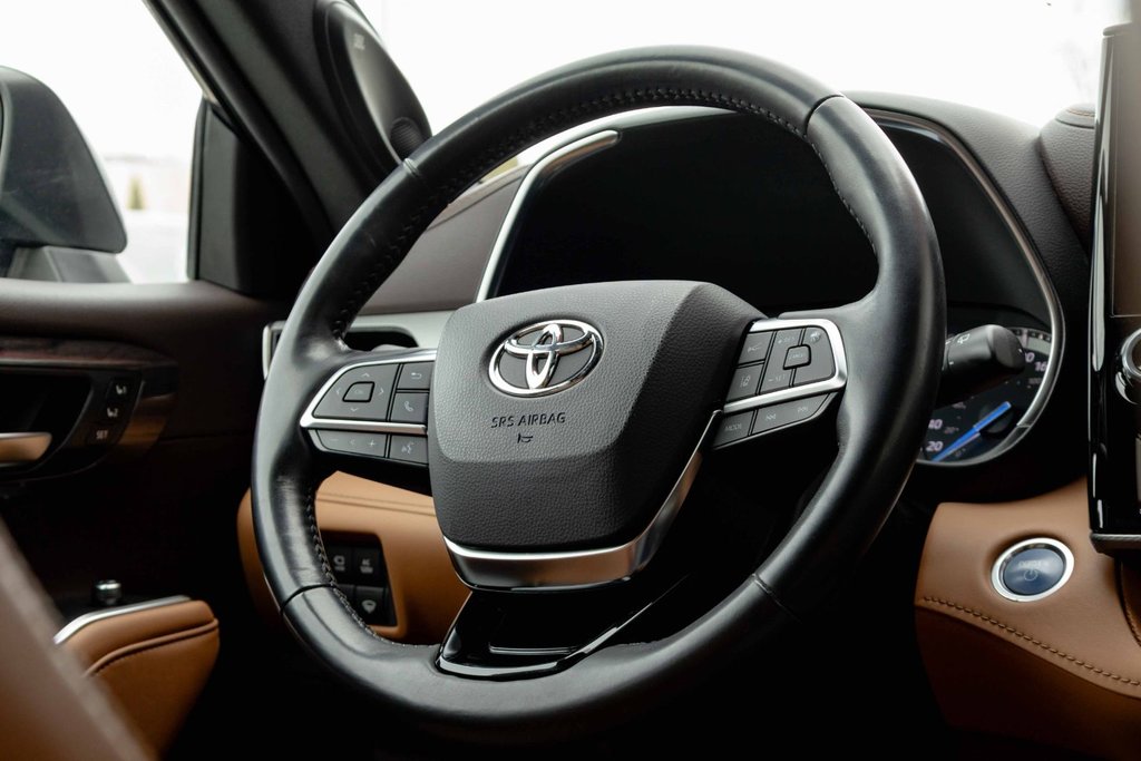 2021 Toyota Highlander hybrid Limited AWD in Kamloops, British Columbia - 14 - w1024h768px