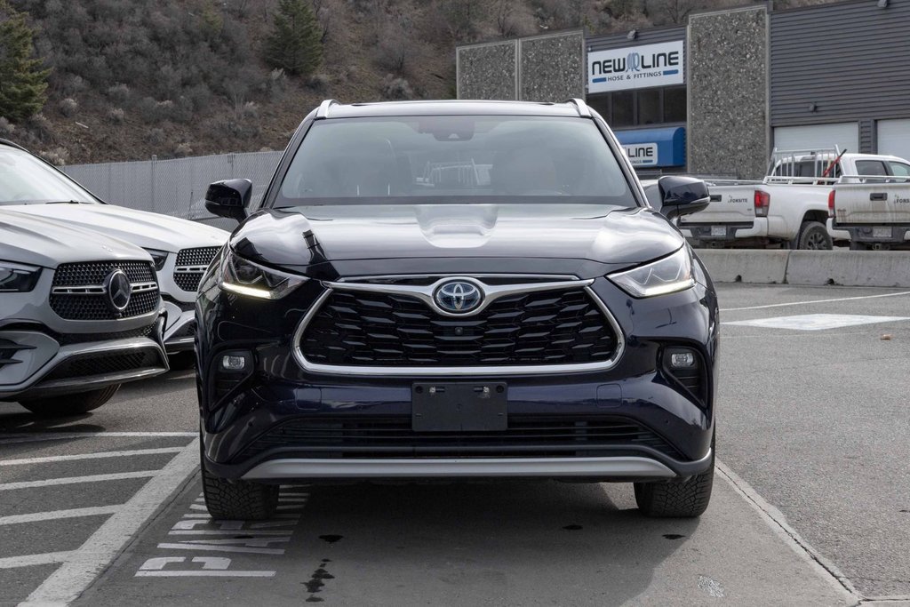 2021 Toyota Highlander hybrid Limited AWD in Kamloops, British Columbia - 2 - w1024h768px