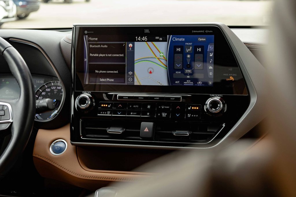 2021 Toyota Highlander hybrid Limited AWD in Kamloops, British Columbia - 16 - w1024h768px