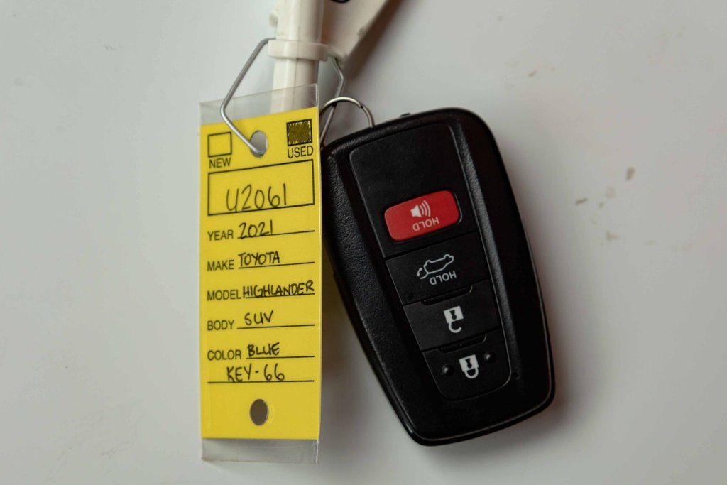 2021 Toyota Highlander hybrid Limited AWD in Kamloops, British Columbia - 24 - w1024h768px