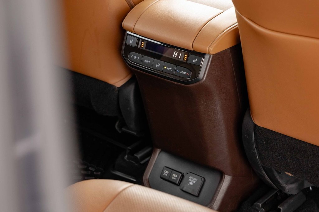 2021 Toyota Highlander hybrid Limited AWD in Kamloops, British Columbia - 21 - w1024h768px