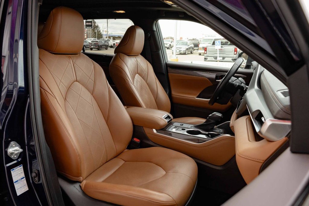 2021 Toyota Highlander hybrid Limited AWD in Kamloops, British Columbia - 9 - w1024h768px