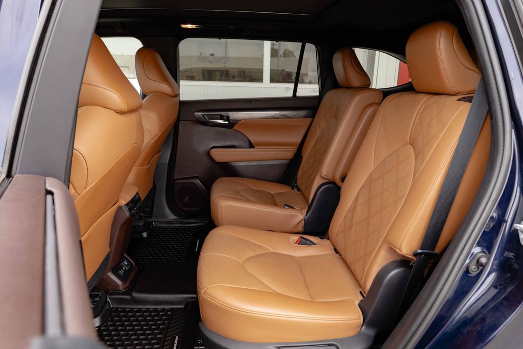 2021 Toyota Highlander hybrid Limited AWD in Kamloops, British Columbia - 20 - w1024h768px