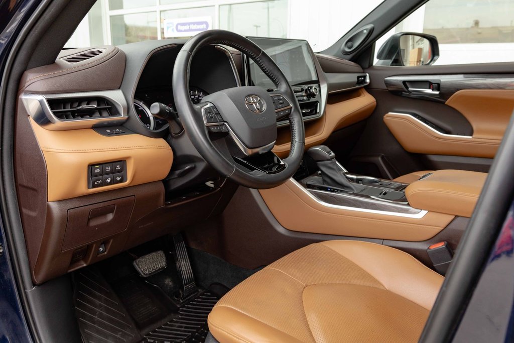 2021 Toyota Highlander hybrid Limited AWD in Kamloops, British Columbia - 8 - w1024h768px