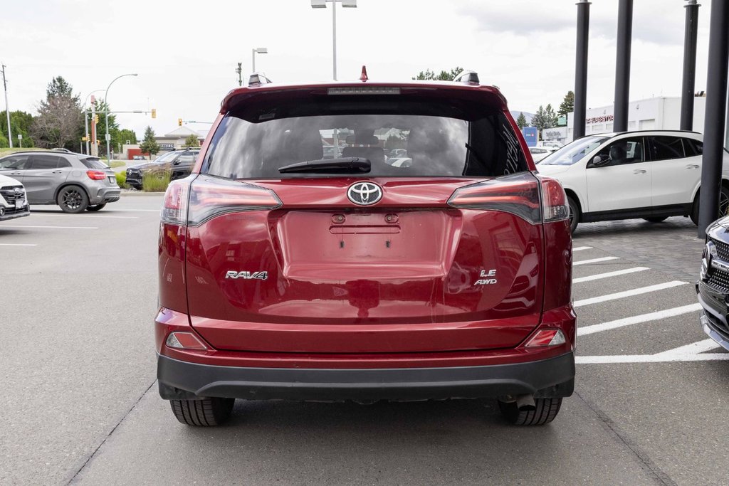2018 Toyota RAV4 AWD LE in Kamloops, British Columbia - 4 - w1024h768px